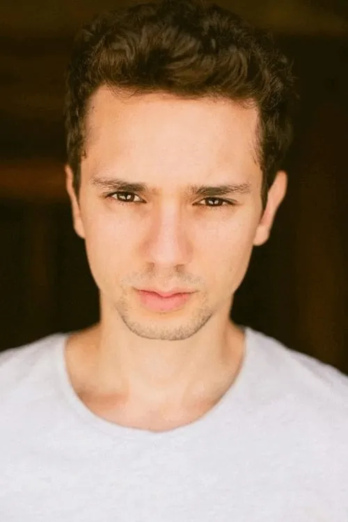 Sasha Feldman interpretando a Lucas