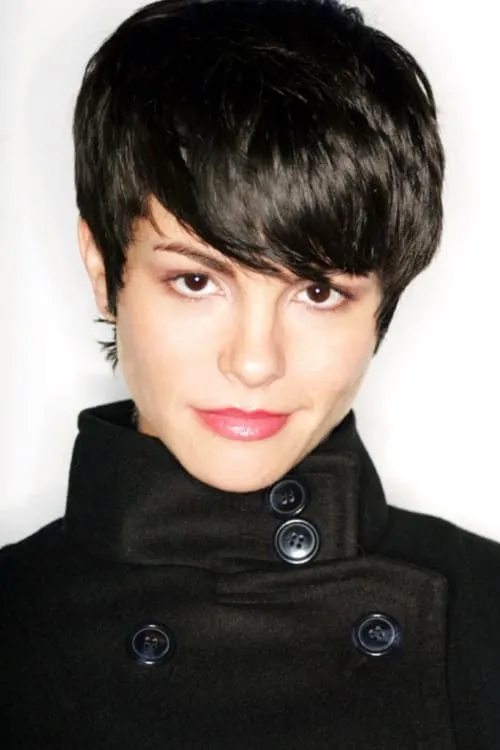 Sasha Ramos interpretando a Mimi