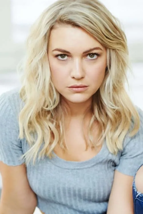 Saskia Hampele interpretando a Alice