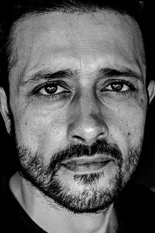 Satyadeep Misra interpretando a Sudhir (segment 