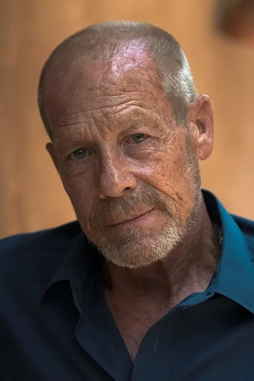 Scot Scurlock interpretando a Newman Clanton