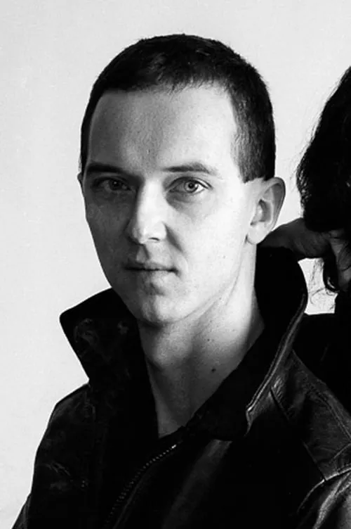 Chris Strang ha trabajado con Scott B en 1 ocasiones