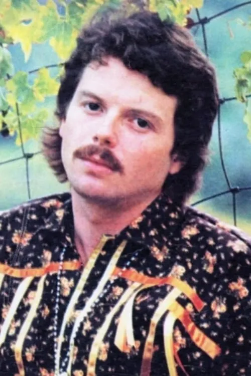 Scott McKenzie interpretando a