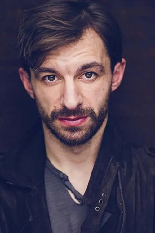 Scott Thomas interpretando a Jim Hickam