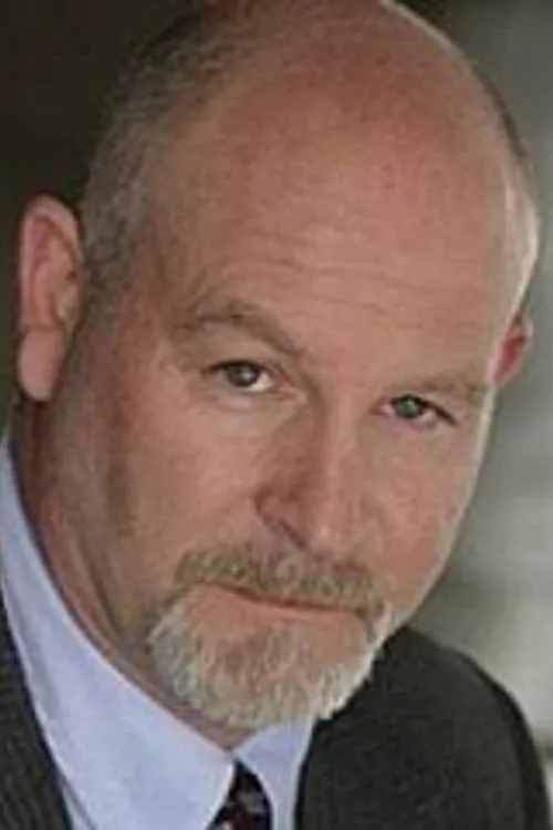 Sean Hennigan interpretando a D.A. Earl Wiggins