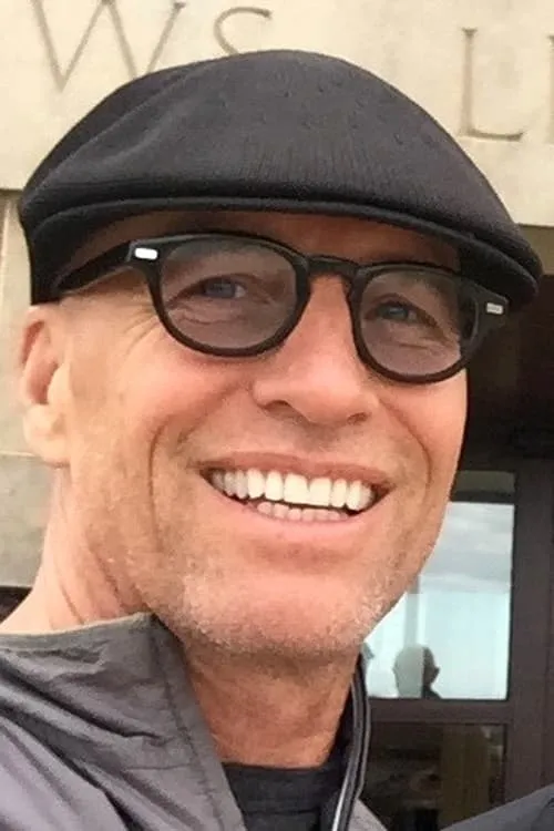 Sean O'Byrne interpretando a Vance Arthur