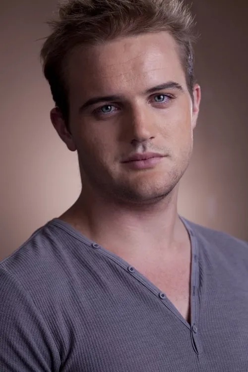 Sebastian Angborn interpretando a William