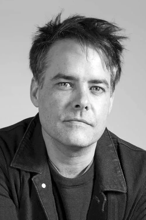 Sebastián Lelio interpretando a Self (voice)