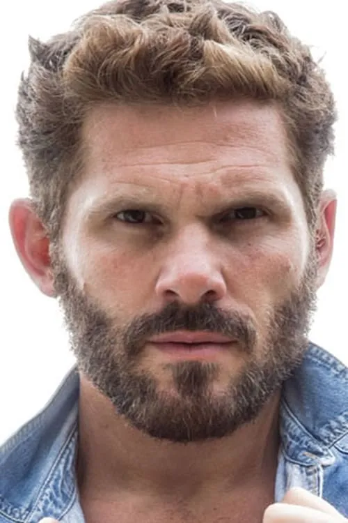 Sebastian Vitale interpretando a Roberto