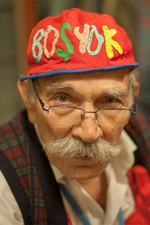 Selahattin Geçgel interpretando a 