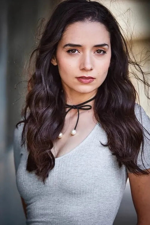 Serena Kashmir interpretando a Punky