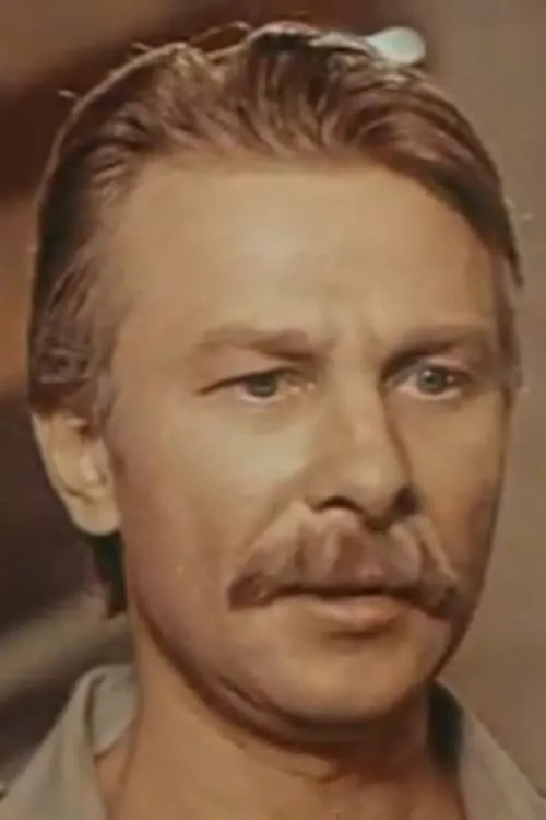 Sergey Chernov interpretando a Dmitry Struisky