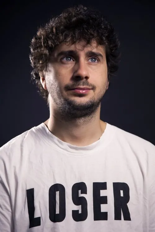 Sergio Bezos interpretando a