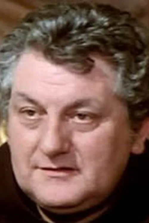 Sergio Renda interpretando a Franzoni