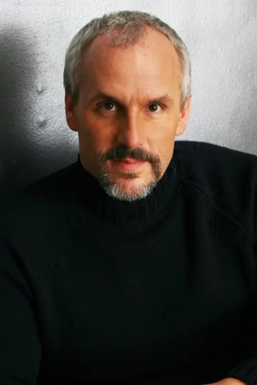 Seth Isler interpretando a Terrance Allman