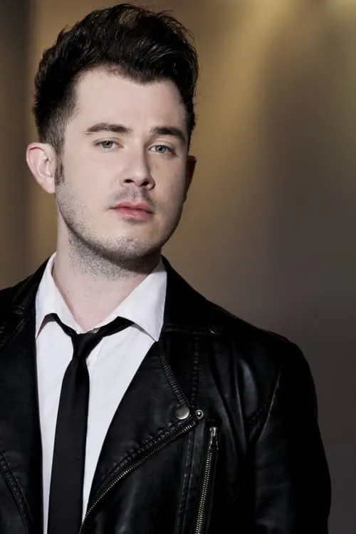 Shane Tunney interpretando a Chad