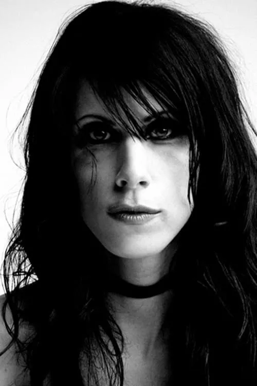 Shannon Adams interpretando a (archive footage)