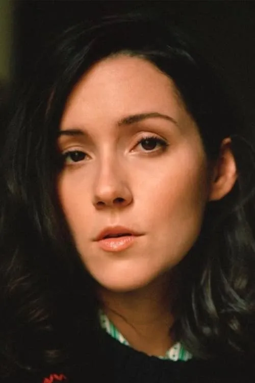 Shannon Woodward interpretando a Self