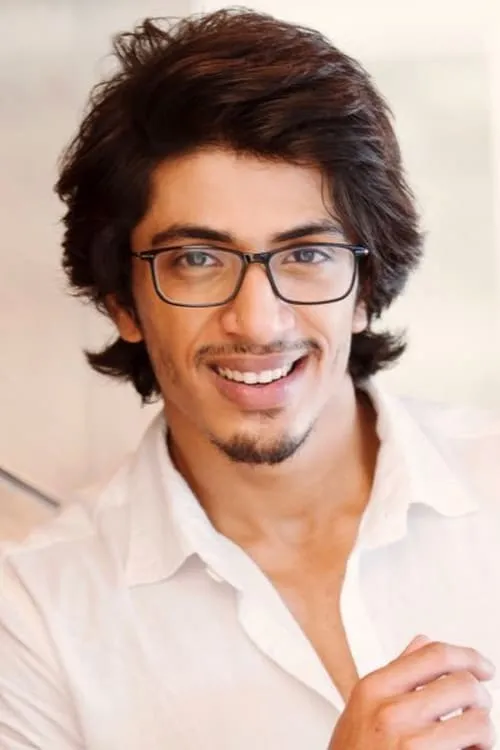 Pavithra Lakshmi ha trabajado con Shariq Hassan en 1 ocasiones