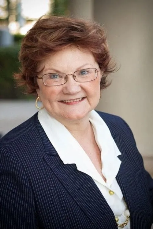 Sharyn Kmieciak interpretando a 