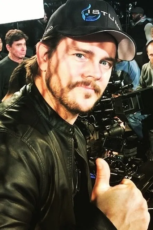 Shaun Paul Piccinino interpretando a Dr. Henry Jekyll