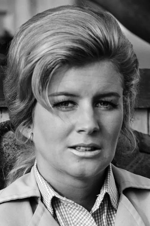 Sheilah Wells interpretando a 