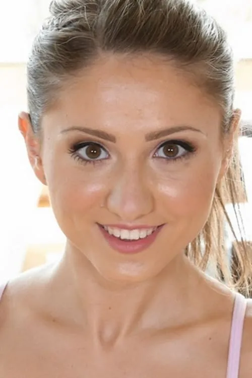 Shiloh Sharada interpretando a