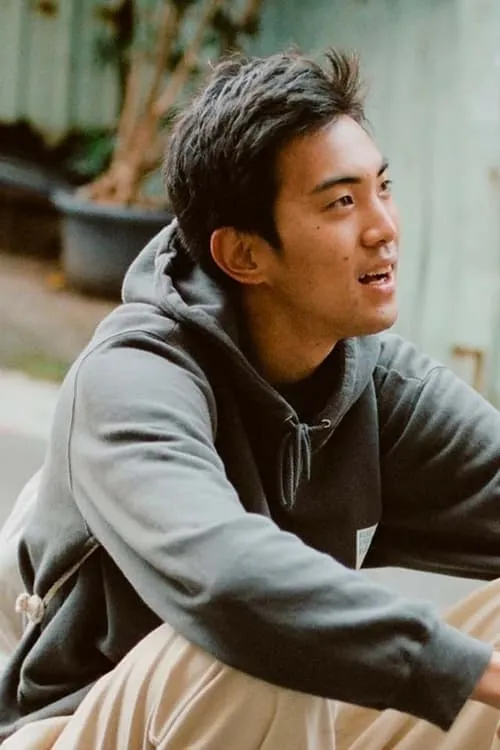 Shin Sanbongi interpretando a