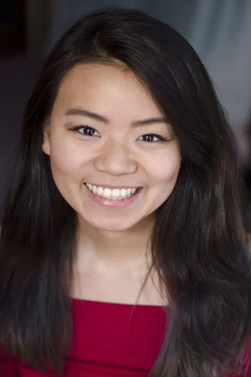 Sierra Katow interpretando a Newscaster