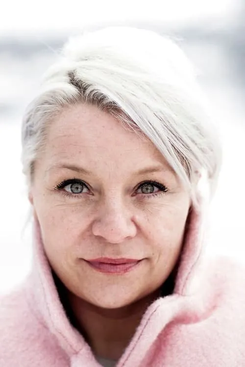 Signe Lindkvist interpretando a