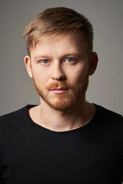 Simeoni Sundja interpretando a Kiri