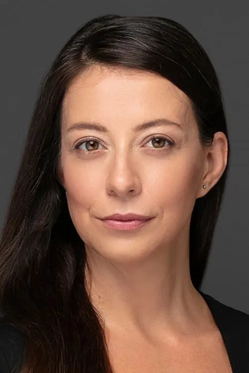 Simge Geren en su biografía y filmografía