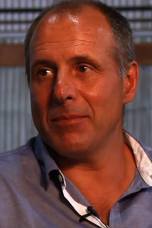 James Garrett ha trabajado con Simon Crane en 1 ocasiones