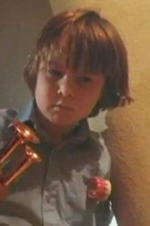 Simon Nash interpretando a David