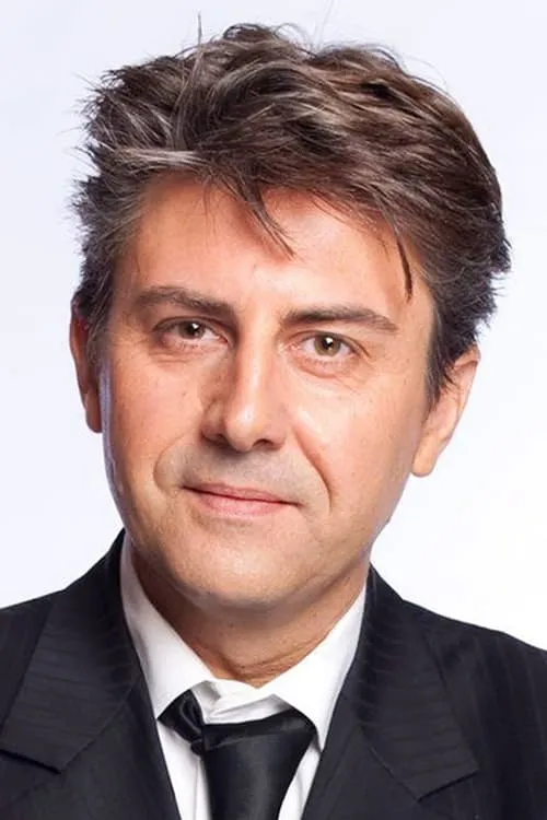 Simon Palomares en su biografía y filmografía