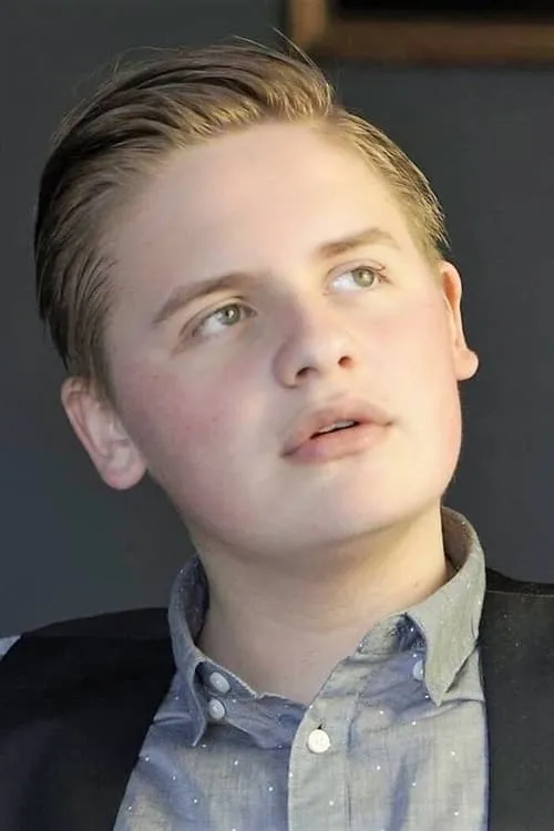 Simon Parmentier interpretando a Ben