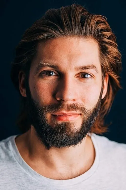 Simon Stenspil en su biografía y filmografía