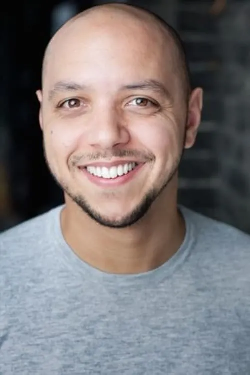 Simon Trinder interpretando a Trinculo