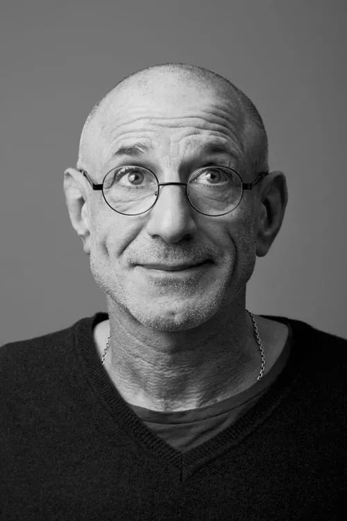 Simon Varsano interpretando a