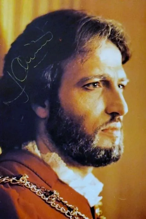 Simone Alaimo interpretando a Basilio