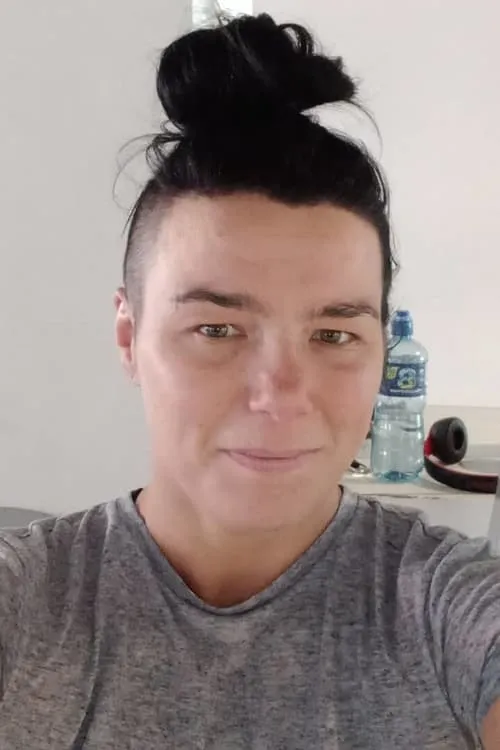 Sinead Kavanagh interpretando a Self