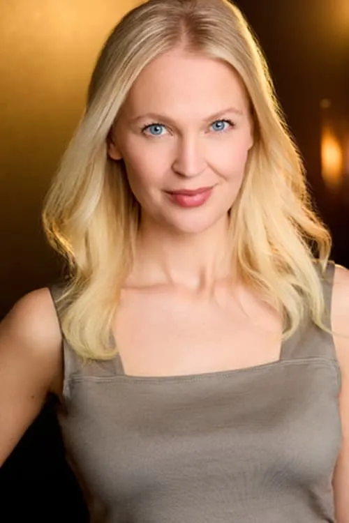 Sini Hill interpretando a Fara