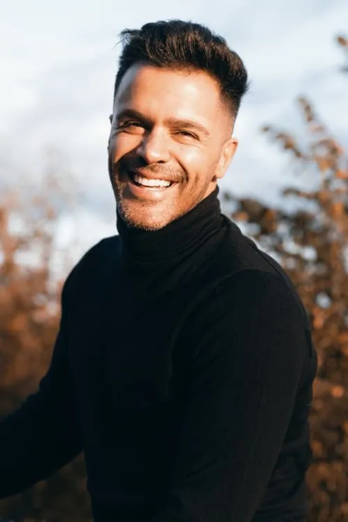 Sirvan Khosravi — personaje: Siamak