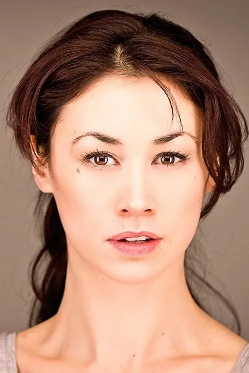 Siubhan Harrison interpretando a