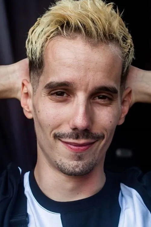 Skone en su biografía y filmografía