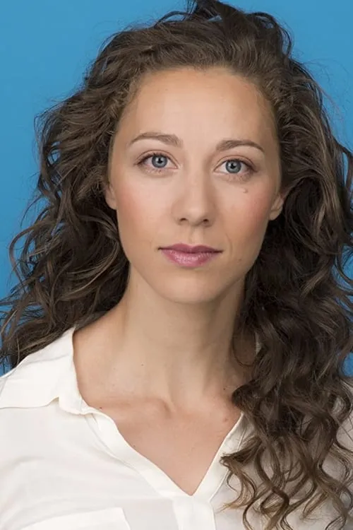 Sochi Fried interpretando a Detective Fried