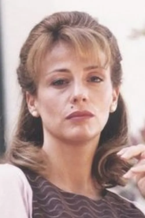 Sofia Bénard da Costa interpretando a Tram Passenger #2