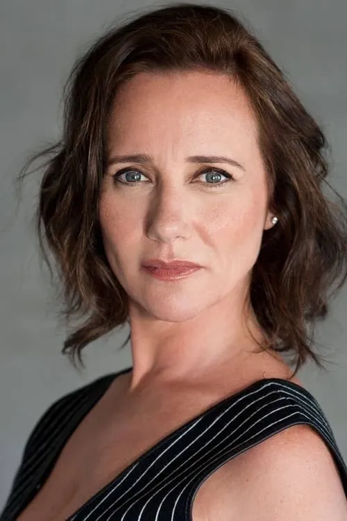 Sofia Nicholson — personaje: Gertrudes Sousa