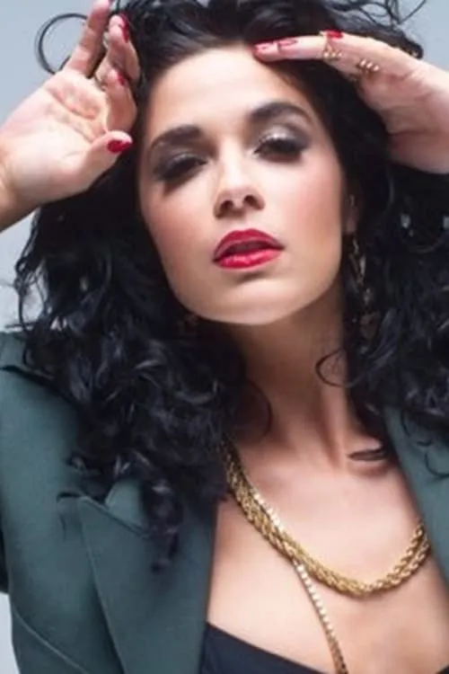 Sophia Aguiar interpretando a Casey McNamara