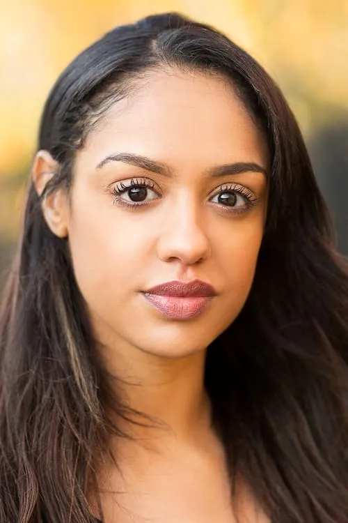 Sophia Leonie interpretando a Sister